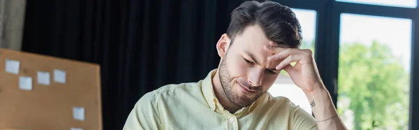 Upset businessman in shirt looking away in office, banner — Stock Photo