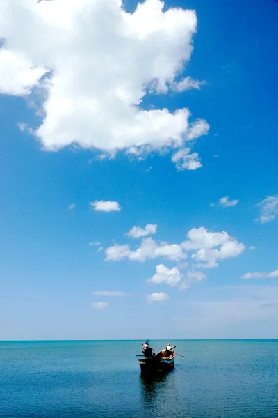 Ciel bleu avec Cumulus nuage gros plan — Photo