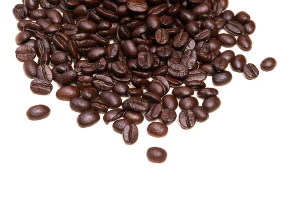 Chicchi di caffè sullo sfondo bianco. — Foto Stock