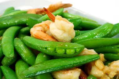 kızarmış karides taze bezelye.