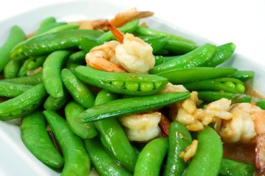 kızarmış karides taze bezelye.