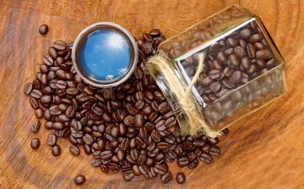 Roasted coffee beans on wood and black coffee. — Stock Photo, Image