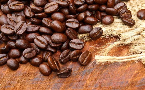 Roasted coffee beans on wood. (Arabica coffee) — Stock Photo, Image