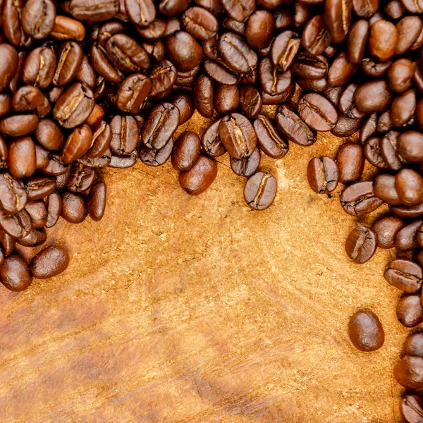 Kaffeebohne auf Holz Hintergrund — Stockfoto