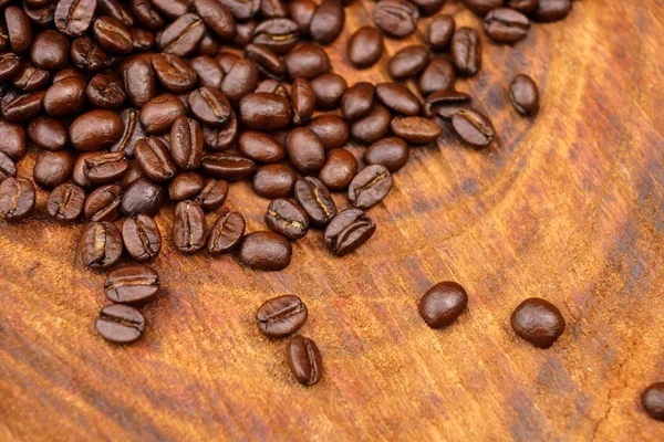 Kaffeebohne auf Holz Hintergrund — Stockfoto
