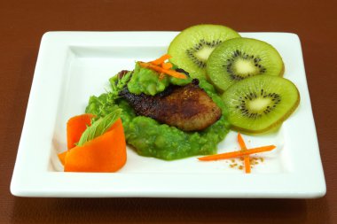 domuz biftek ve krema bezelye..