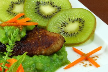 domuz biftek ve krema bezelye..