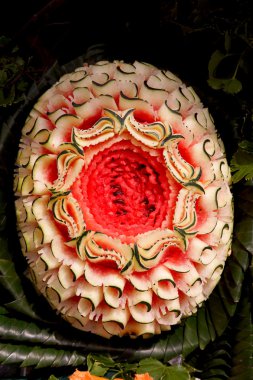 Tayland kültürünü düğün oyma meyve.