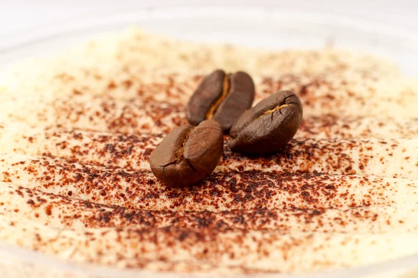 Торты с шоколадом и семенами кофе . — стоковое фото