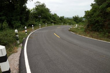 boş eğri yol dağa.