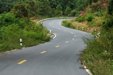 boş eğri yol dağa.