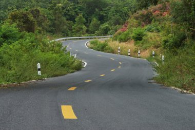 boş eğri yol dağa.
