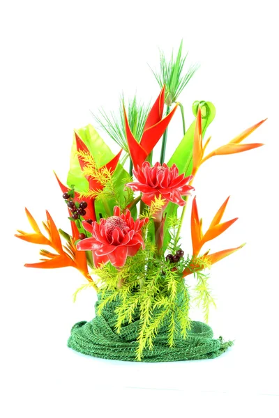 Arreglo floral con flores tropicales . — Foto de Stock