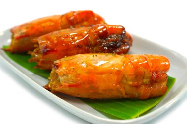 Beyaz arka plan üzerinde büyük tatlı karides ayır.