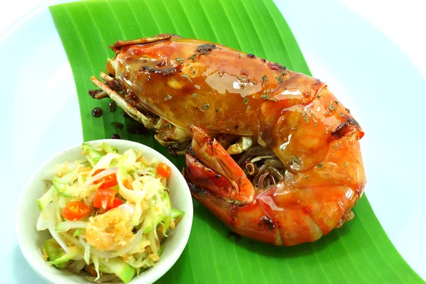 Large sweet shrimp with honey and mango salad. — Stock Photo, Image