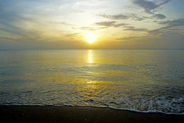 Sunrise in the sea — Stock Photo, Image