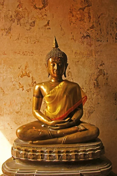 Estátua de Buda antiga no templo da Tailândia mais de 200 anos — Fotografia de Stock