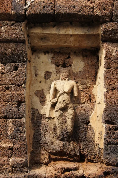 Mais de 1200 anos de idade esculturas laterite, monumentos em Thail — Fotografia de Stock