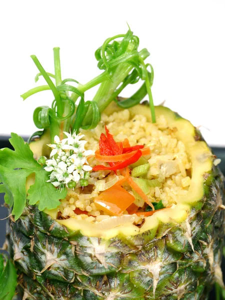 Жареный рис с ананасом и тофу . — стоковое фото