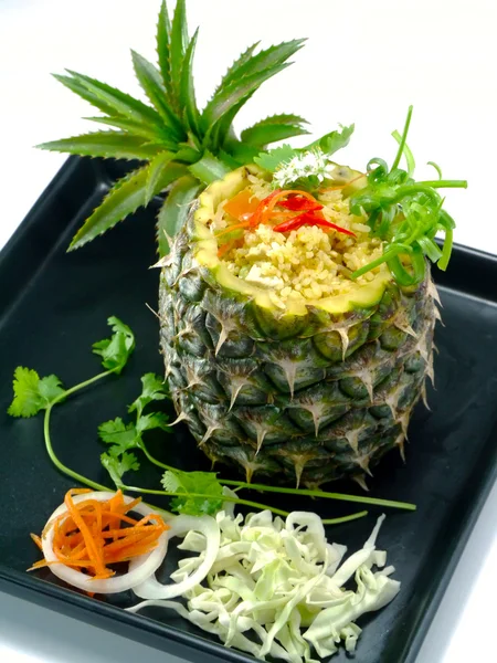 Ananas stekt ris med tofu. — Stockfoto