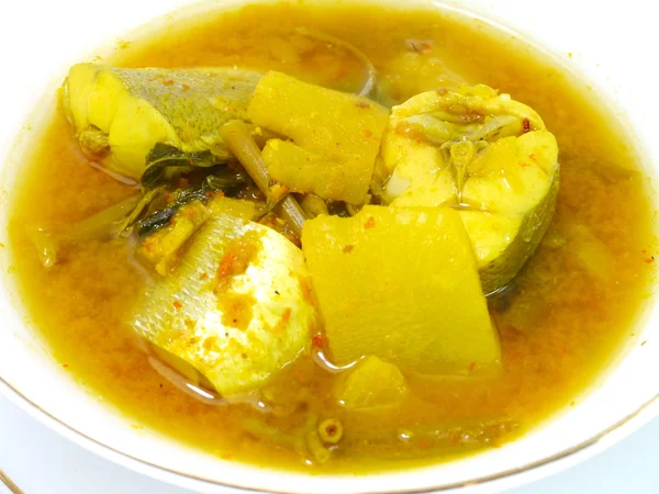 Curry di pesce giallo con ananas . — Foto Stock