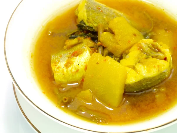 Gelbes Fischcurry mit Ananas. — Stockfoto