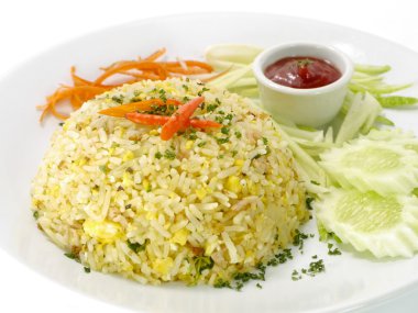 ton balığı ile pirinç.