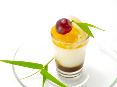 Agar tatlı meyve salatası ile