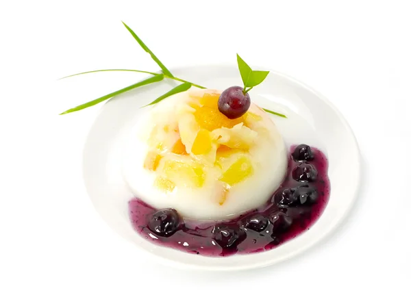 Dessert all'agar con macedonia di frutta e mirtilli — Foto Stock