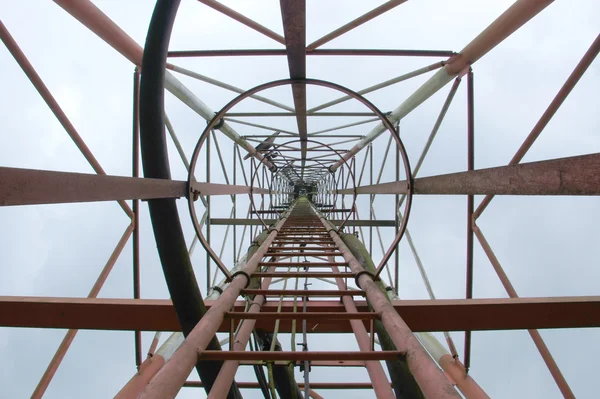 Antenne toren van communicatie — Stockfoto