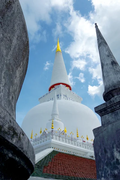 Pagoden i wat phra mahathat — Stockfoto