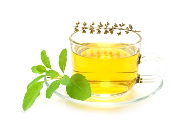 Reyhan çay beyaz zemin üzerine bal karışımı