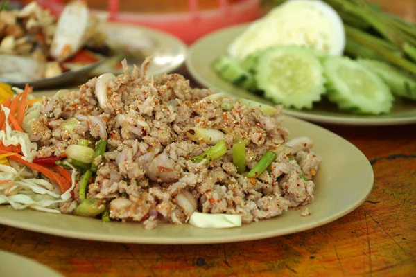 Insalata di maiale macinata piccante, cibo tailandese — Foto Stock