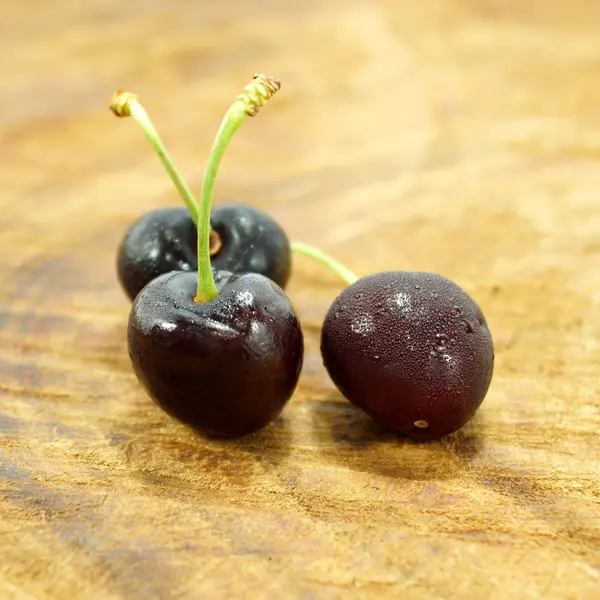 Black cherry on wood — Stock Photo, Image