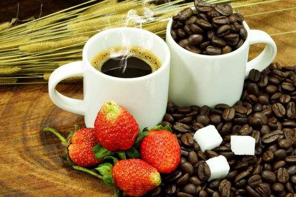 Świeżą kawę i palonych ziaren kawy — Zdjęcie stockowe