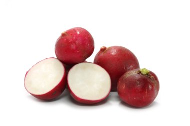 Beyaz arkaplanda küçük bahçe turpu