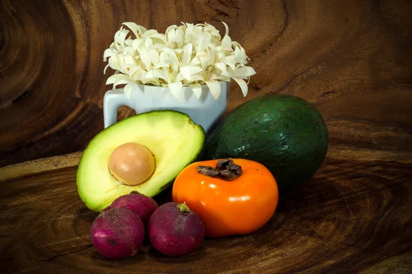 蔬菜和水果对木制背景. — 图库照片