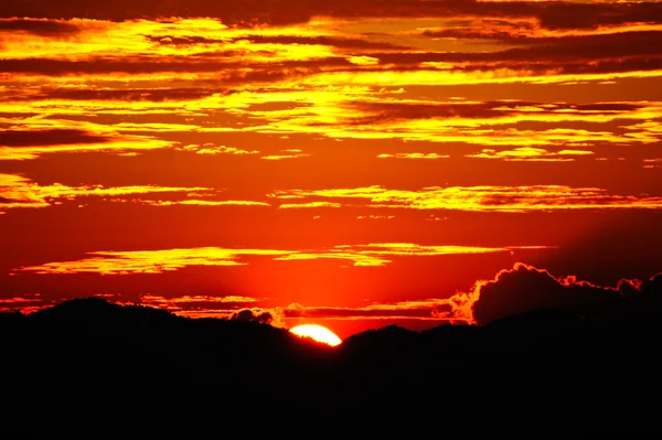 Himmel bei Sonnenuntergang, am Songkhla See, Thailand. — Stockfoto