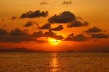 gün batımında Güney Gölü Tayland