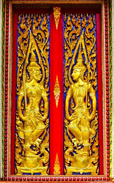 Drzwi drewno rzeźba sztuka Anioł, starożytna świątynia — Zdjęcie stockowe