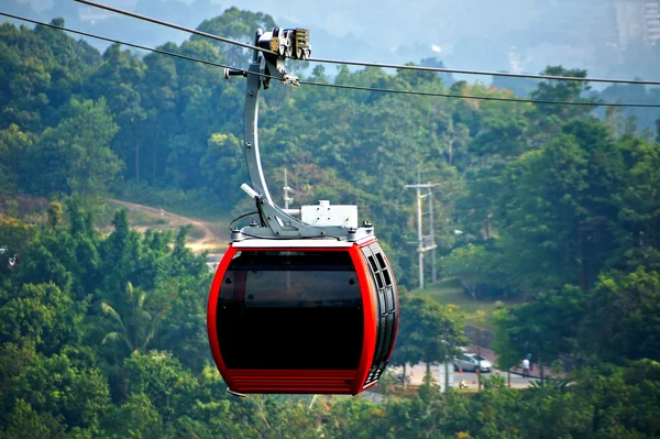 Red cable car, Go to the mountain. — Stock Photo, Image