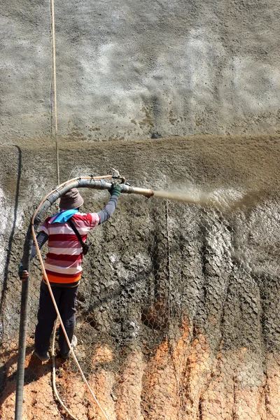 Rozpylanie cementu do góry w celu zapobieżenia zapaści — Zdjęcie stockowe