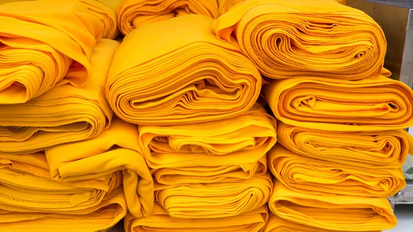 オレンジ色の布ロール — ストック写真
