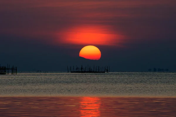 Tramonto cielo a Songkhla Lake, Thailandia . — Foto Stock