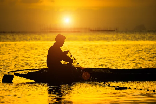 Sunset at the lake and fishing boats. — Stock Photo, Image