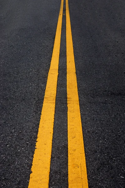 Gele verkeer lijnen. — Stockfoto