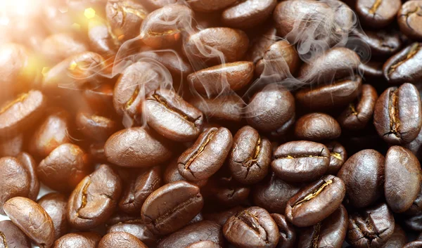 The macro of roasted coffee beans. — Stock Photo, Image