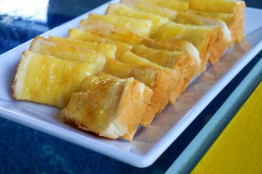 Tost ekmeği.