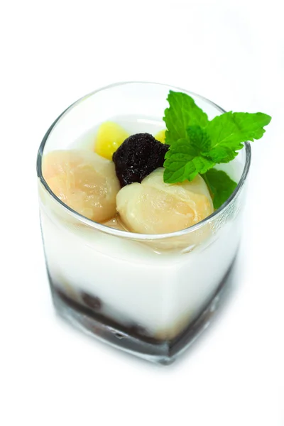 Dessert all'agar con foglie di frutta e menta — Foto Stock