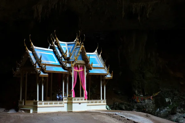 Pabellón real en la Cueva de Phraya Nakhon, Prachuap Khiri Khan, T — Foto de Stock